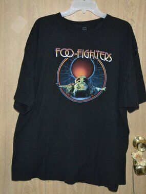 FOO FIGHTERS Graphic 2017 Legacy Arena At The BJCC Birmingham, AL Black Band Tee